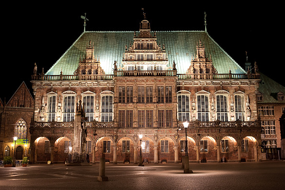 Das Bremer Rathaus erstrahlt bereits seit Längerem dank LED-Beleuchtung, Bild: ASV