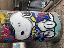 Snoopy als Graffiti an einer Säule
