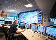 Seit 2007 übernehmen Kolleg:innen der Polizei die Überwachung und Bedienung der Subsysteme im 24/7-Dienst