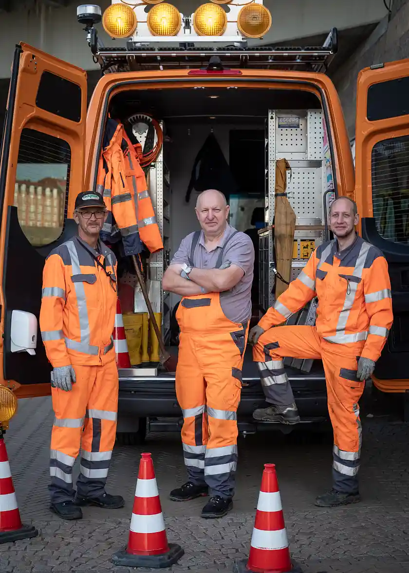 Drei Kollegen aus der Abteilung Brücken- und Ingenieurbau des ASV