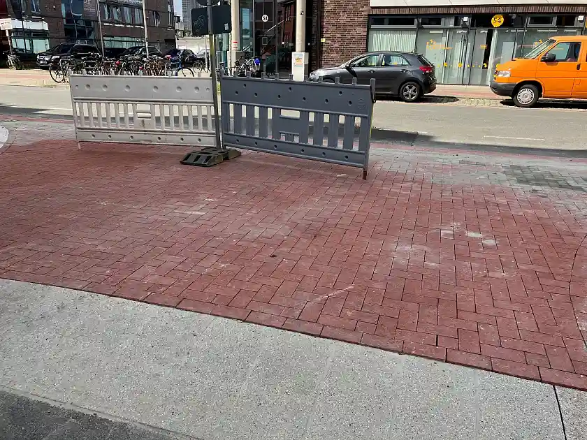 Neben weiteren baulichen Anpassungen wurde die Hochpflasterung im Kreuzungsbereich Winterstraße – Admiralstraße neu geschaffen.