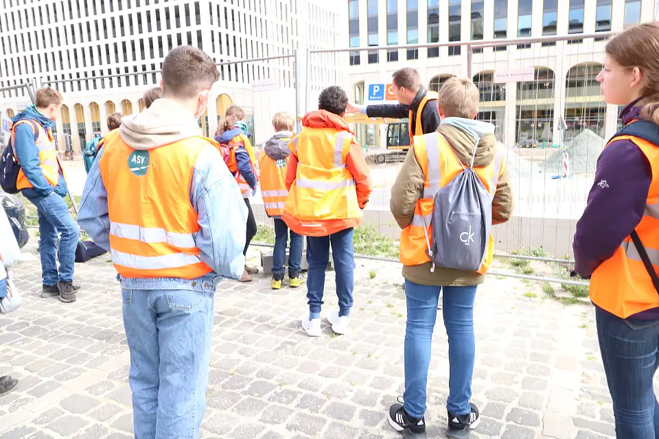 Auf dem Baugelände des Fernbusterminals gibt es viel zu entdecken