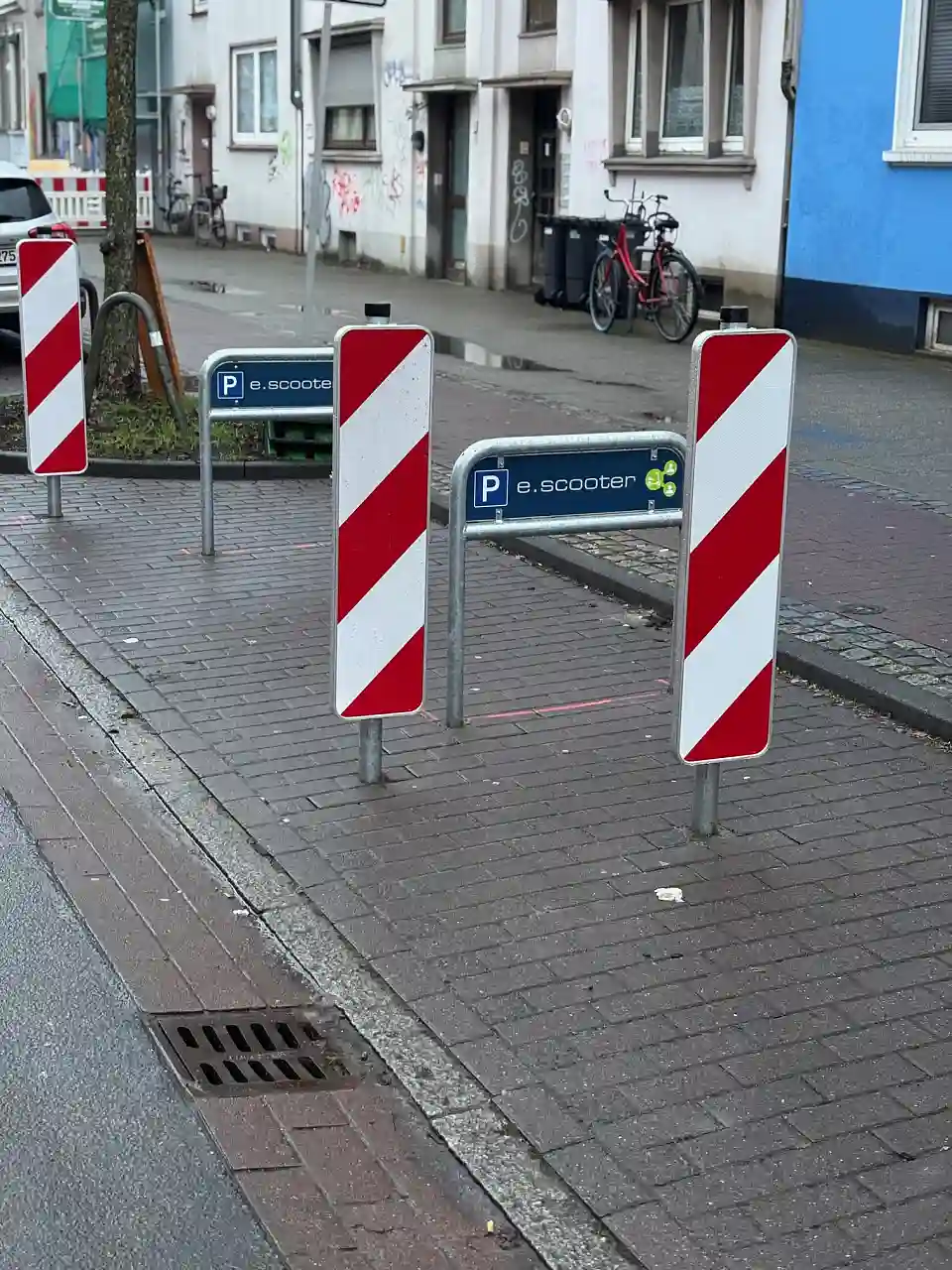 Frisch eingerichtete Parkzone für E-Sooter in der Bremer Neustadt im Januar 2025, Foto: ASV