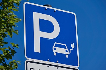 Schild Ladestation für Elektroautos, Symbolbild: pixabay