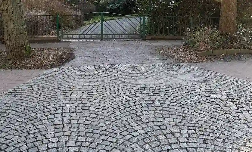 Symbolfoto Grundstücksüberfahrt, ©Voth, ASV