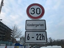 Tempo 30 gilt auch in der Straße, in der dieser Kindergarten liegt. Bild: ASV