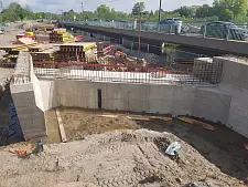 Eines der Widerlager von der Baustelle im Mai 2021