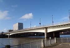 Seitenansicht der Wilhelm-Kaisen-Brücke