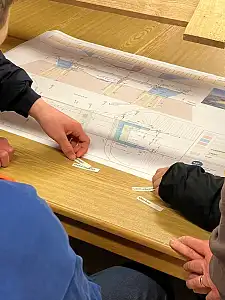 Gemeinsam wurde ein Brückenkonstruktionsplan entschlüsselt.