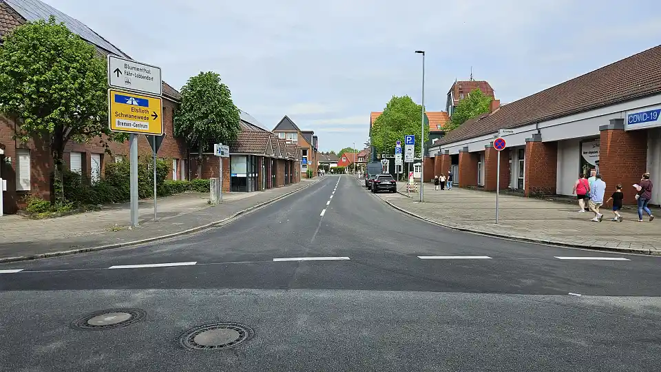 Sanierte Fahrbahndecke der Stra&szlig;e Achterrut