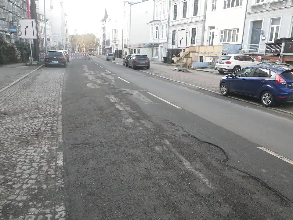 Wintersch&auml;den in der Fahrbahn Au&szlig;er der Schleifm&uuml;hle im Februar 2026