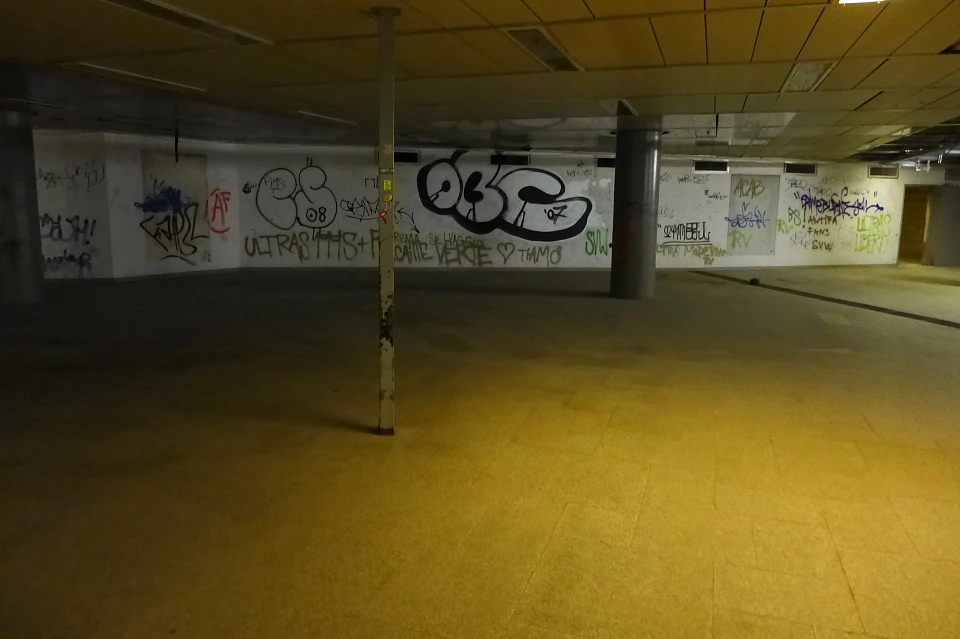Eine geplante Diskothek konnte aus verschiedenen Gr&uuml;nden nicht realisiert werden. Derzeit wird die M&ouml;glichkeit gepr&uuml;ft, den Tunnel als Fahrradgarage zu nutzen.