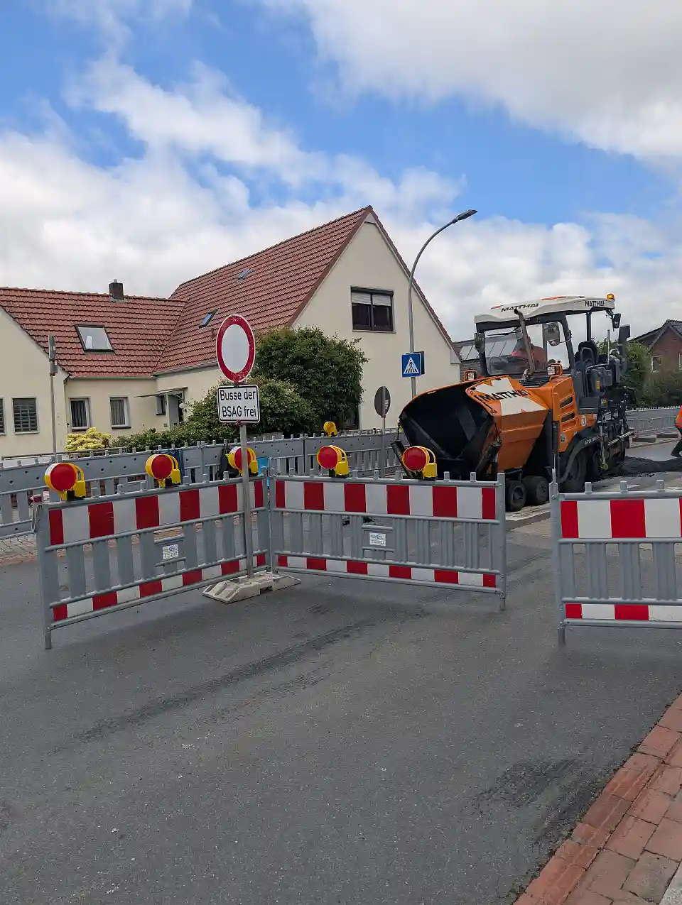 Sanierung der Fahrbahndecke in der Arberger Heerstra&szlig;e