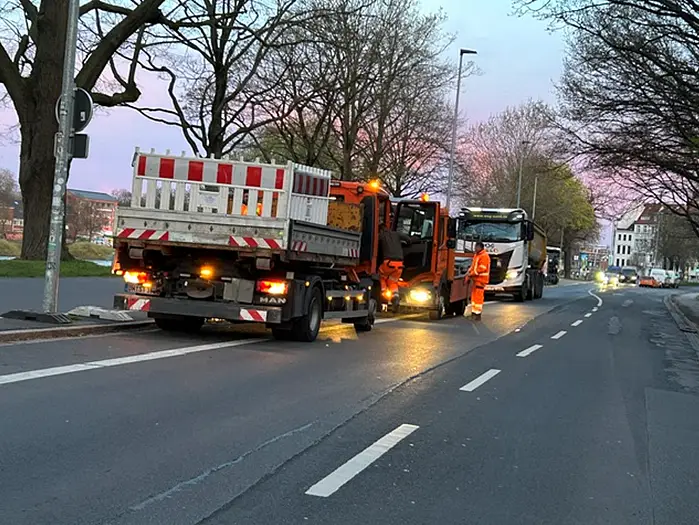 Fertiges Teilst&uuml;ck Stra&szlig;enoberfl&auml;chen im Osterdeich mit Markierungen