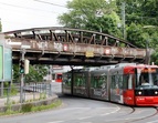 Aufgrund des Brückenneubaus werden auch die Straßenbahngleise neu trassiert (August 2018), ©DB Netz AG