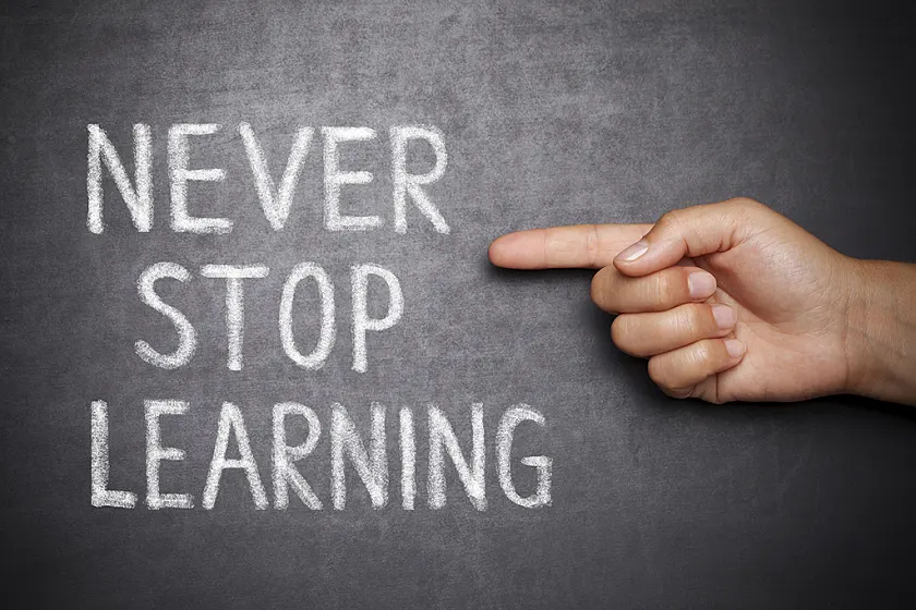 Tafel mit Schriftzug: Never Stop Learning