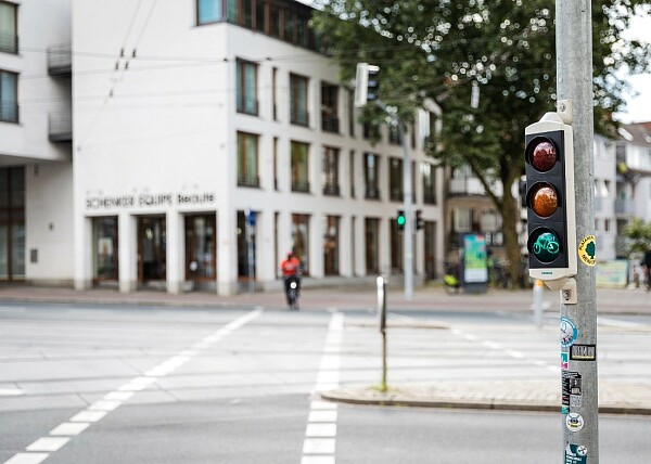 Farbe und Schilder – Straßenverkehrsregelungen für Radverkehr