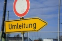 Bauzaun mit Umleitungsbeschilderung